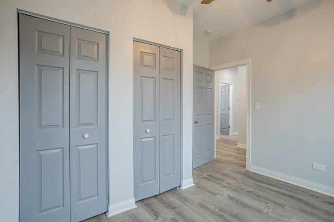 Building Photo - 1013 W 18th Pl