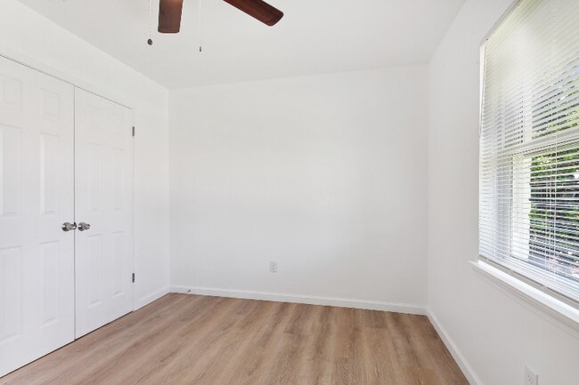 Building Photo - 304 Deacon St