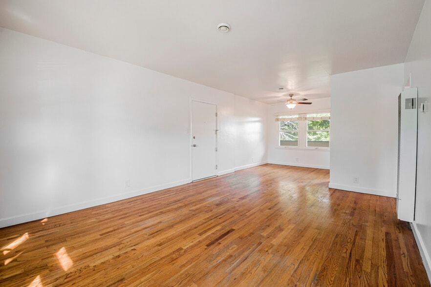 Building Photo - 8754.5 Belford Ave