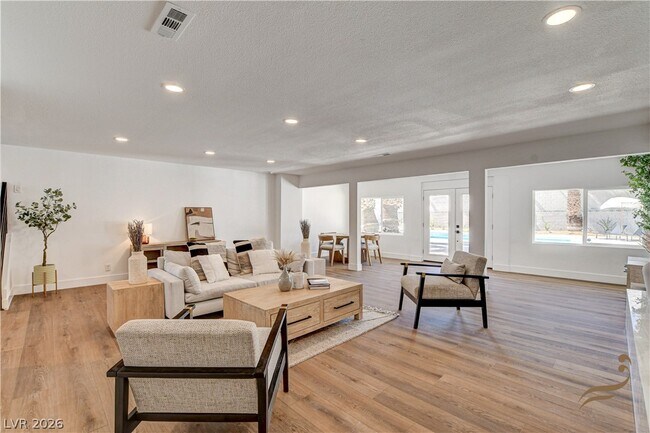 Building Photo - 2685 S Tenaya Way