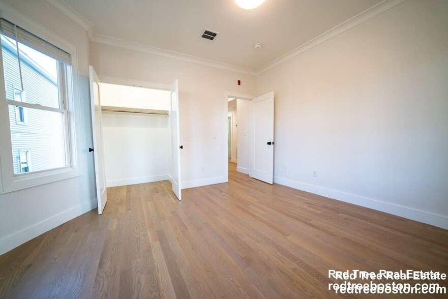 Building Photo - 37 Calumet St