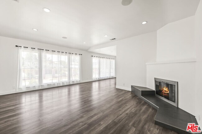 Building Photo - 23046 Leonora Dr