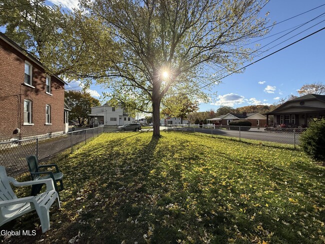 Building Photo - 7 Micklas St