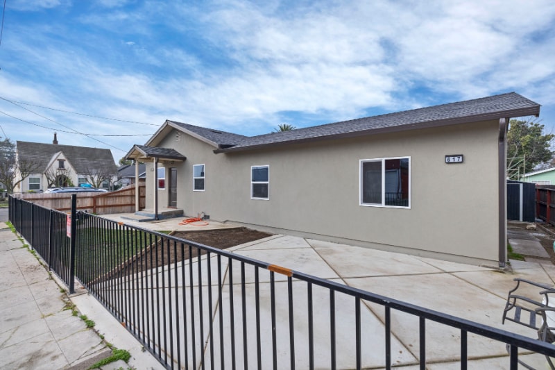 Building Photo - 619 S Sacramento St