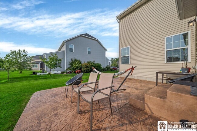 Building Photo - 27 Middlebury Ln