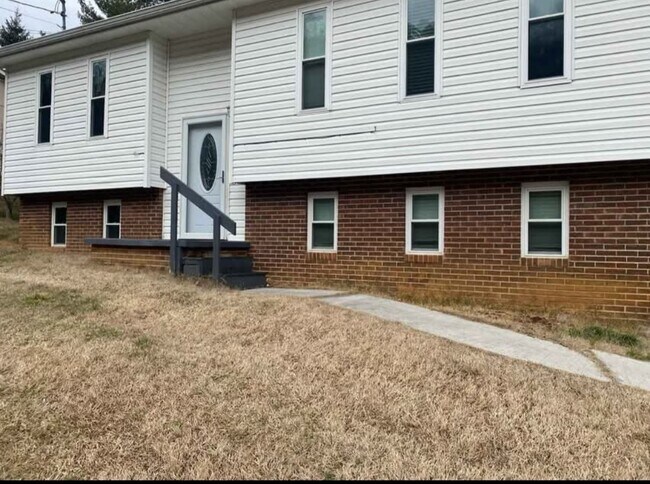 Primary Photo - 218 Parker Rd