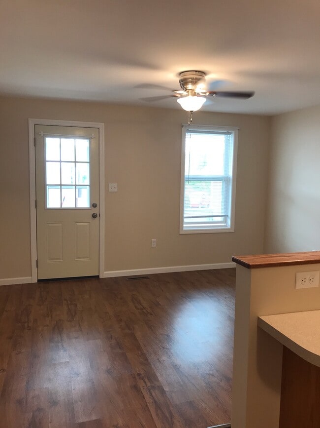 LIVING ROOM - 2206 Union Ave