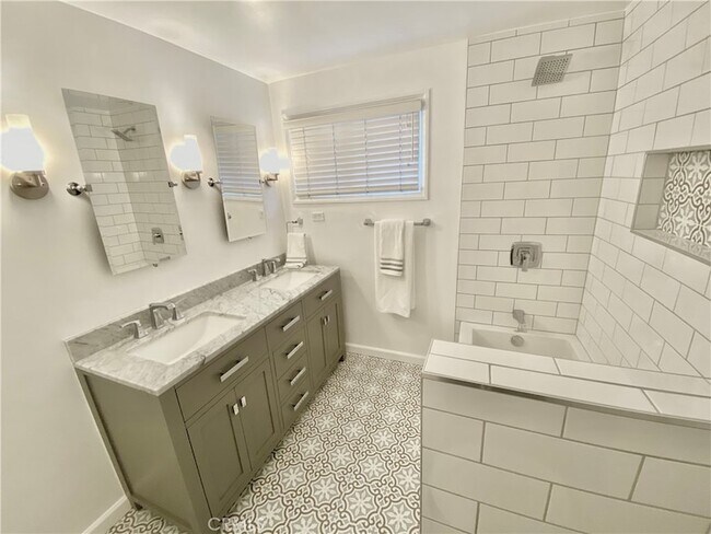 Building Photo - 4125 Bakman Ave