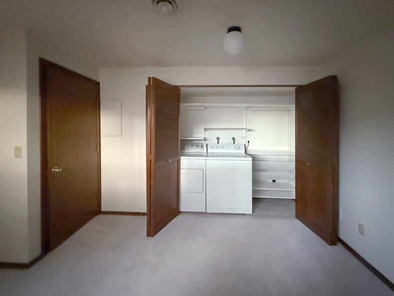 Building Photo - 8949 SW Fairview Pl