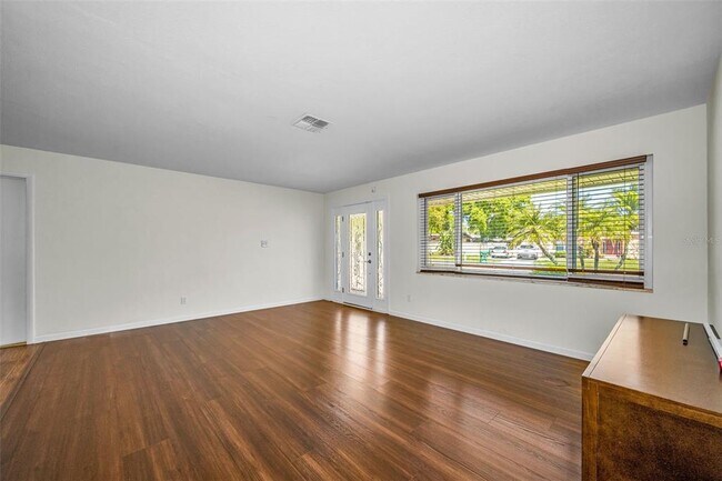 Building Photo - 11490 84th Ave