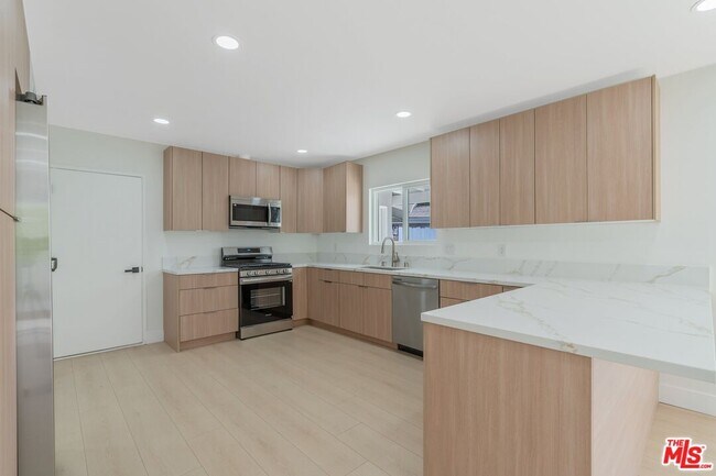 Building Photo - 22563 Tiara St