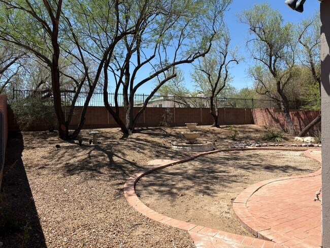 Building Photo - Spacious 2bd/2bath + Den home in gorgeous community (there's a lake!)