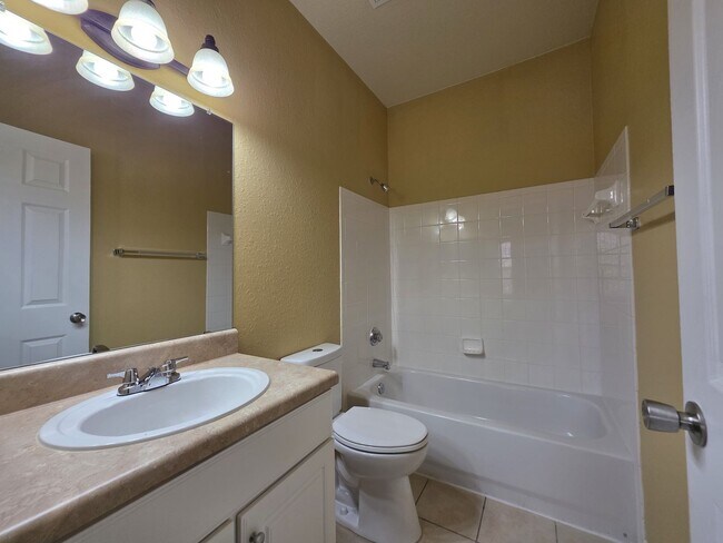 Building Photo - FOR RENT, 2 bedroom 2.5 bathroom townhouse