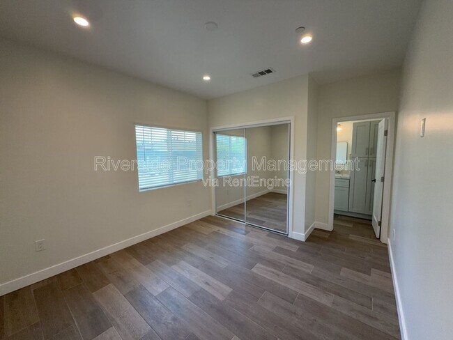 Building Photo - 7893 Mango Ave