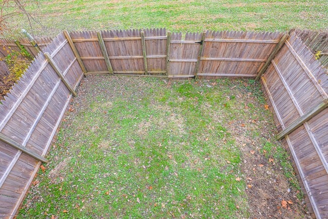 Building Photo - Spacious 3bdrm 1bath Home in Quiet Community