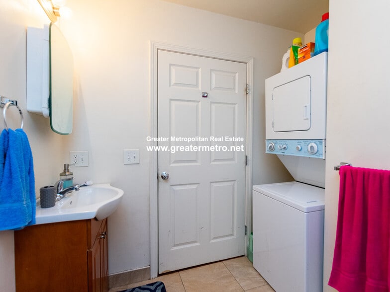 Building Photo - 41 Chelsea St