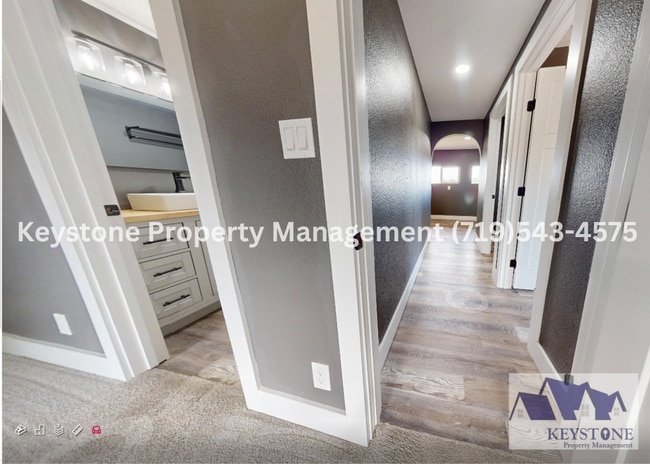 Building Photo - Stunning Rancher on the St Charles Mesa! 2...