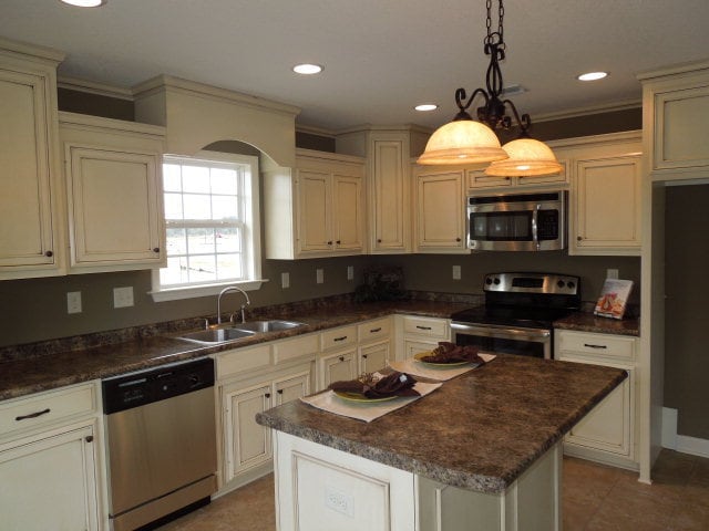 Building Photo - Charming 3-Bedroom Home with Modern Amenit...