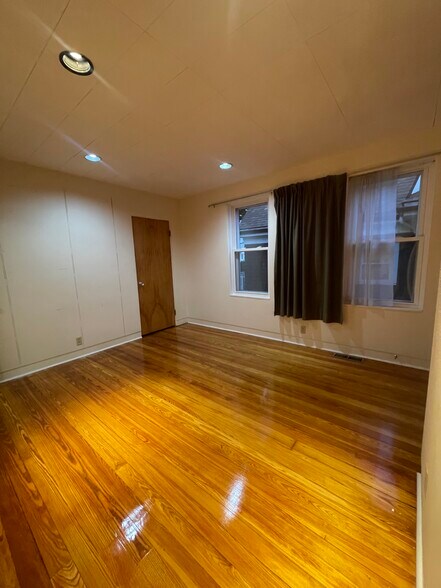 Building Photo - 10 Packard Ave