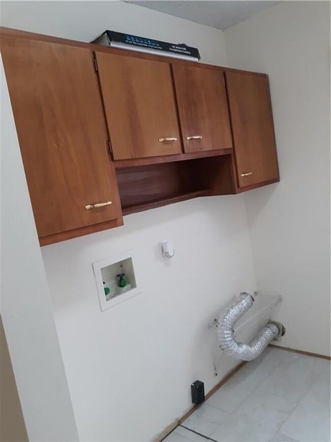 Building Photo - 2 bedroom 1 bath