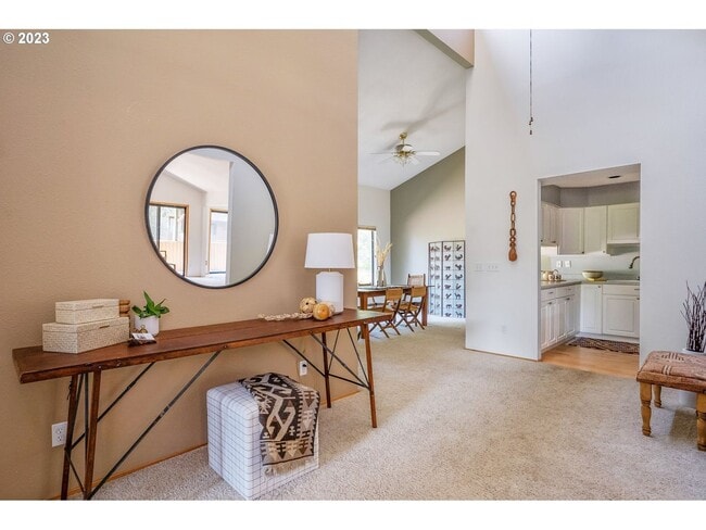 Building Photo - 2Bd/2Ba Second Floor Condo in SE with Washer & Dryer, 2 Car Dethatched Garage and a Serene Courty...