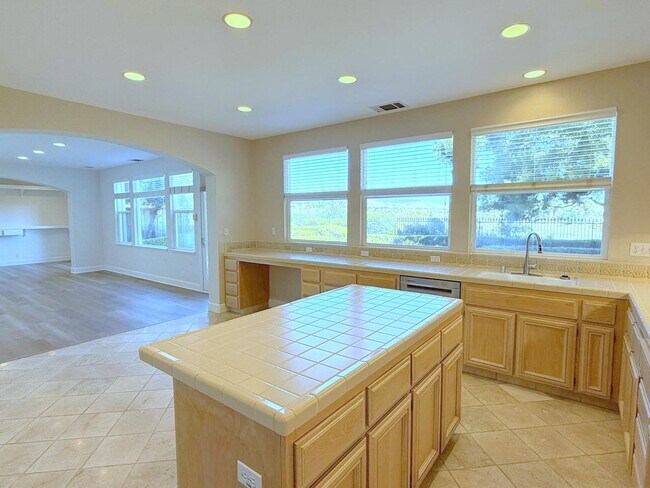 Building Photo - Former Model Home in Desirable Bridges Com...
