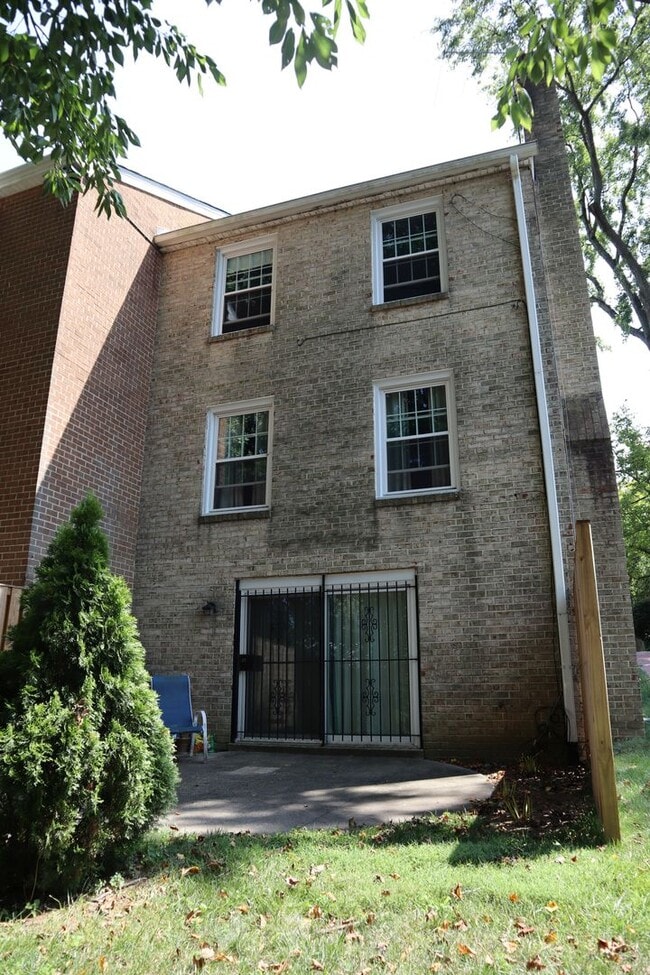 Building Photo - 10951 Amherst Ave