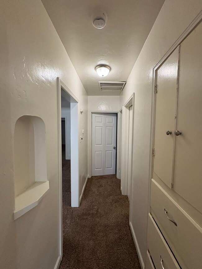 Building Photo - Charming NW Visalia Home Available Now!