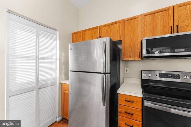 Building Photo - 731 Cedar Crest Dr