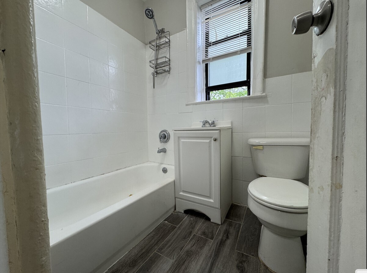 93 Fairview Ave D6 - 90 Fairview Ave