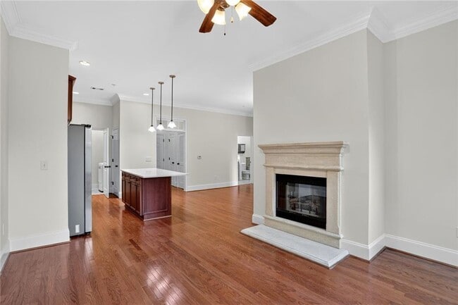 Building Photo - 11 Perimeter Center E