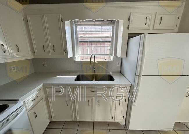 Building Photo - 2205 N Erica St