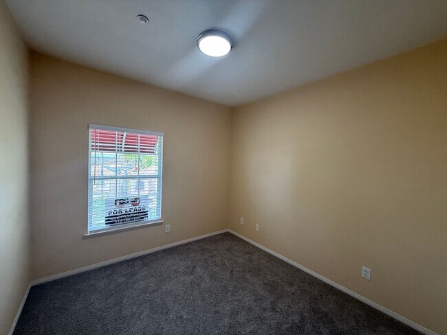 Building Photo - Elegant Scripps Ranch Home with 2 Car Garage!