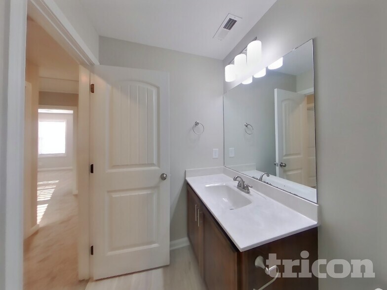 Building Photo - 1259 Magnum Dr