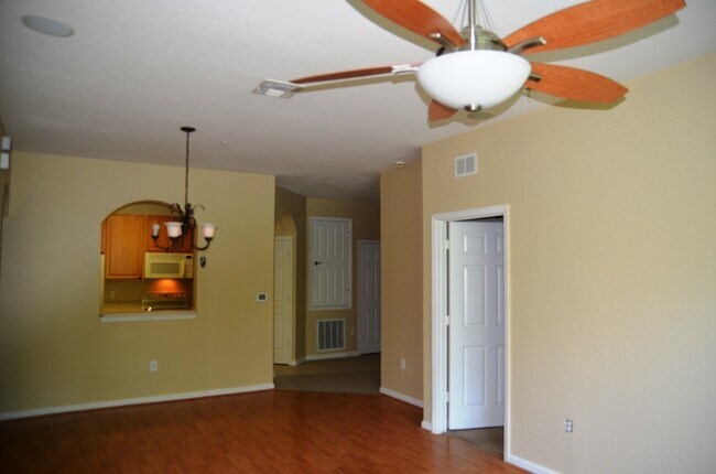 Building Photo - Cute 3/2 Condo in Horizons at Vista Lakes (Gated) with Updated Flooring and Front Parking Space