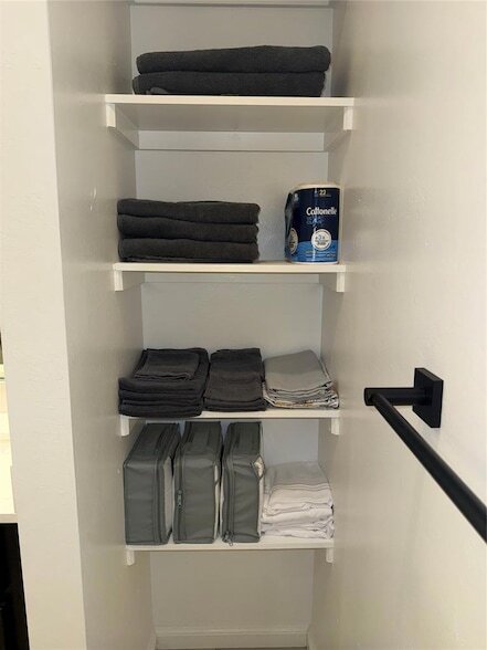 Building Photo - 573 S Fretz Ave