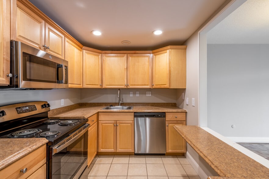 Primary Photo - Highland West