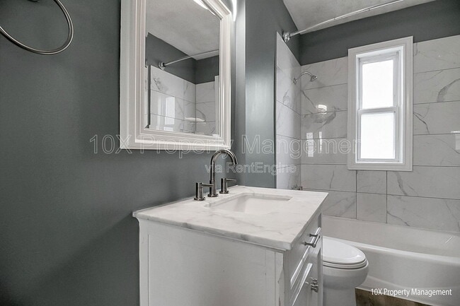 Building Photo - 2918 Azelda St