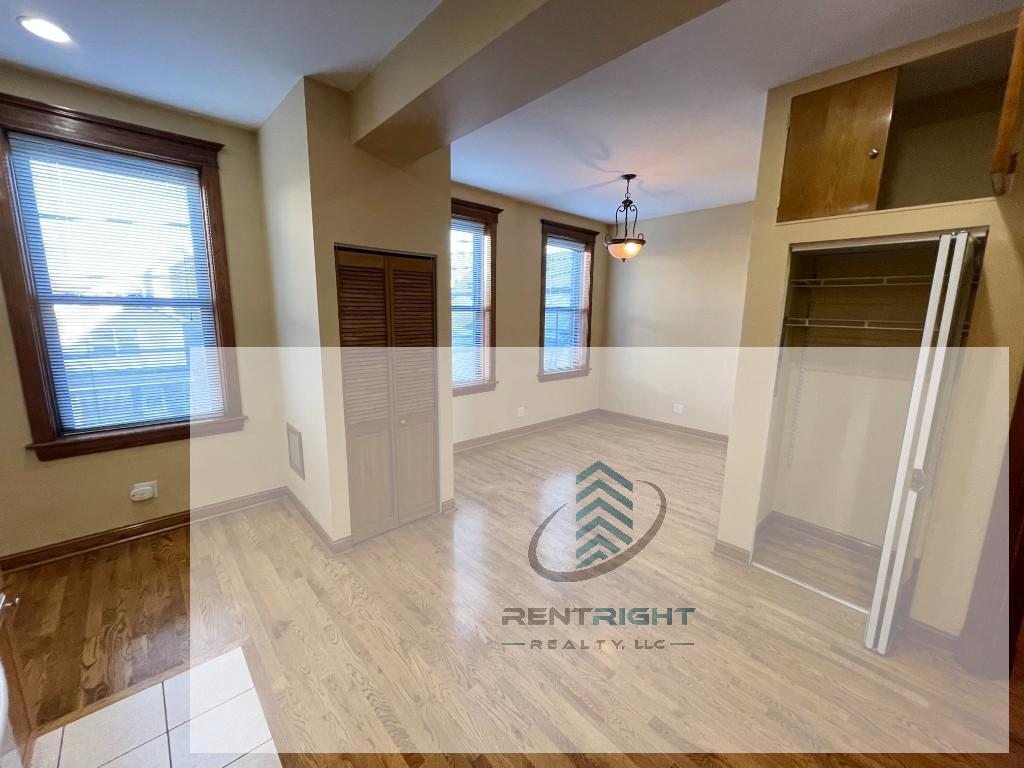Building Photo - 1357 N Ashland Ave