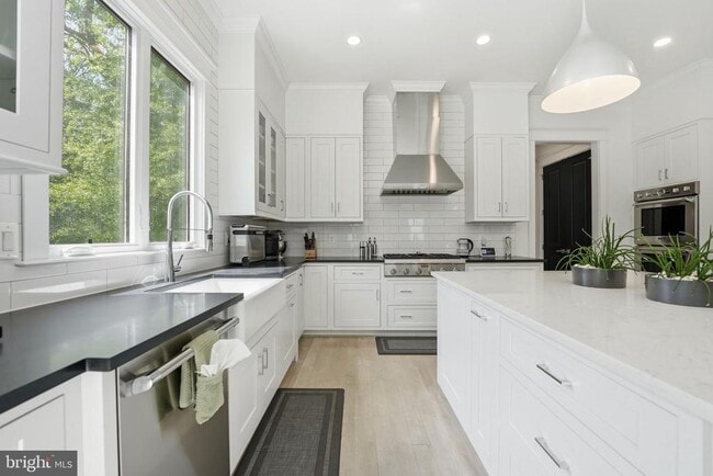 Building Photo - 2504 12th St N