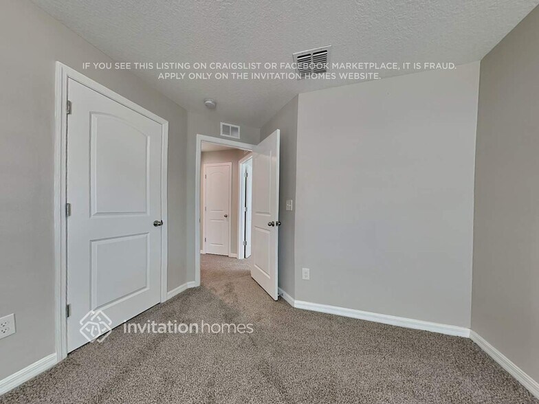 Building Photo - 11833 Thicket Wood Dr