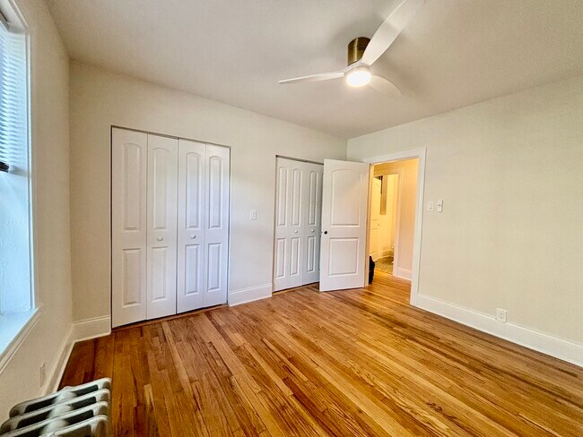Building Photo - 4057 N Sacramento Ave