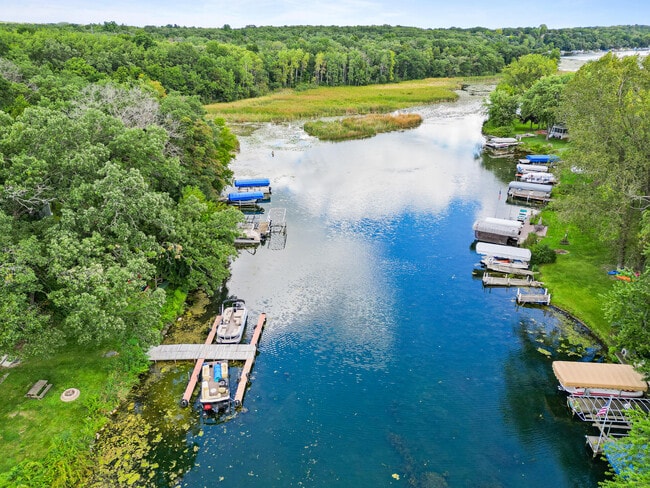 Building Photo - N7439 Mariner Hills Cir