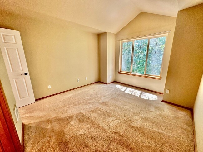 Building Photo - Spacious 2 Bedroom Sagebrook Townhome