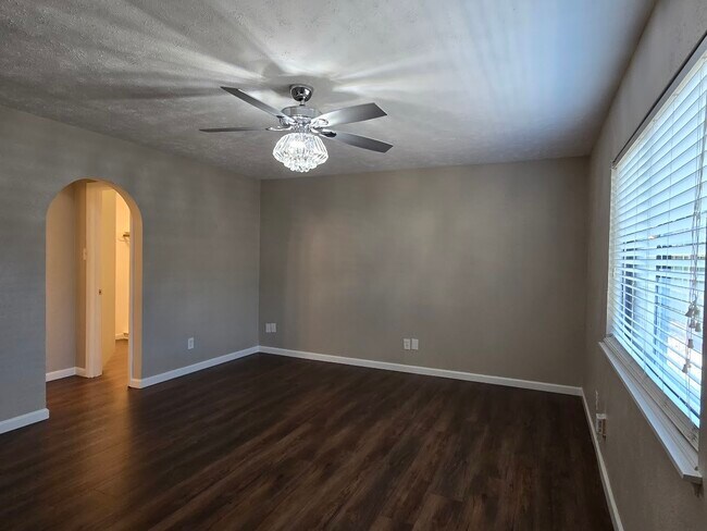 Building Photo - 4055 Cypressdale Dr
