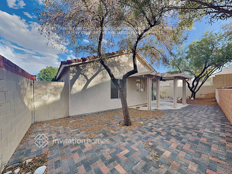 Building Photo - 8648 Shady Pines Dr