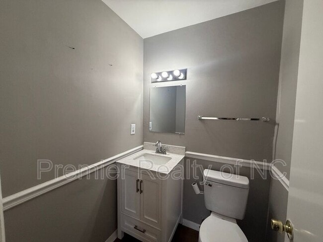 Building Photo - 2906 Navajo Ave