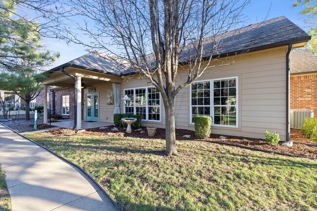 Building Photo - Luxury Living in a Gated Community