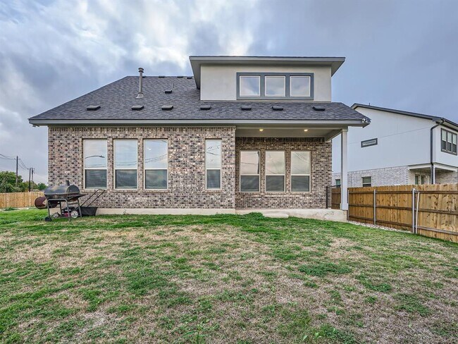 Building Photo - 2800 Sebring Cir