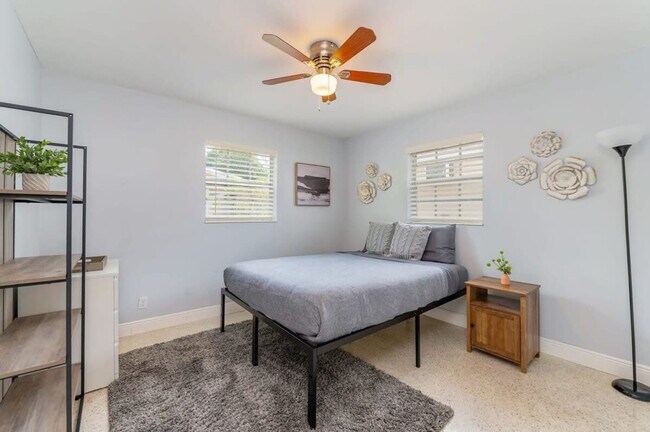 Building Photo - 1183 SE 1st Way